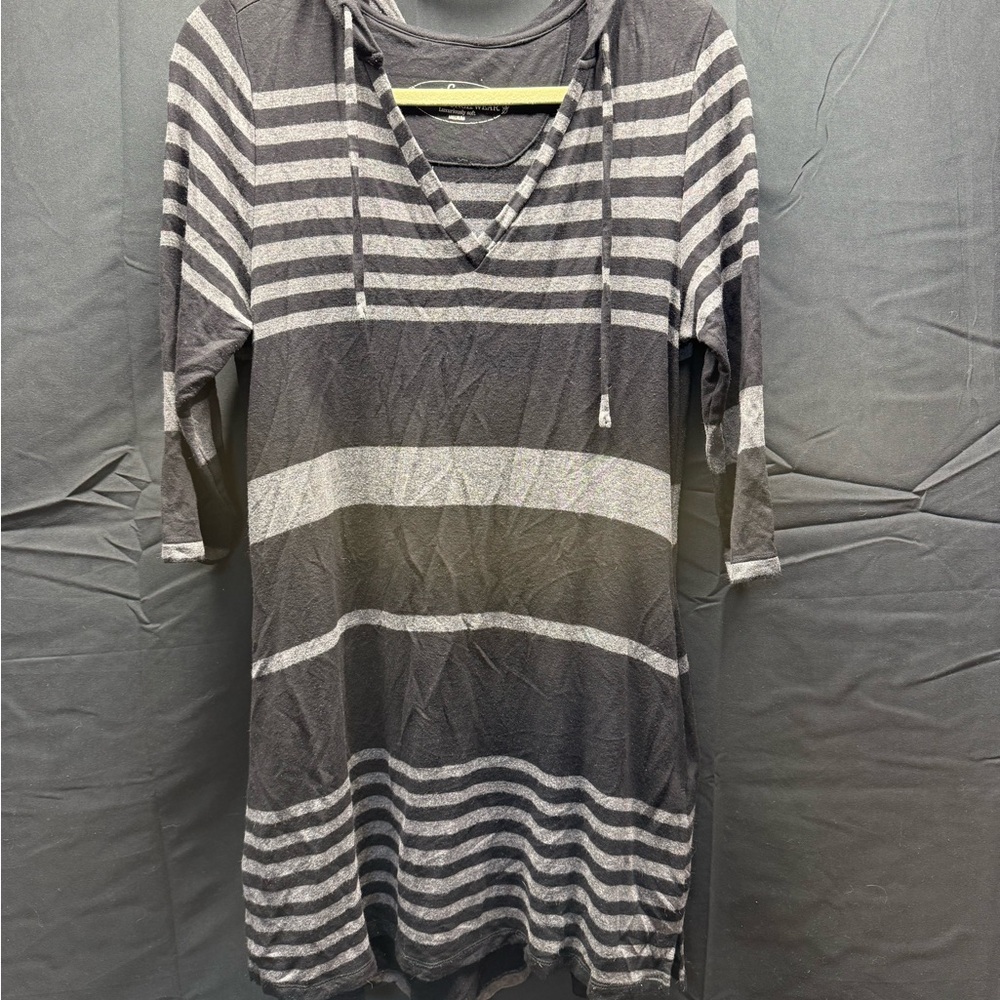 Striped Gray and White Hooded lounge dress with hood sz M (15ah)